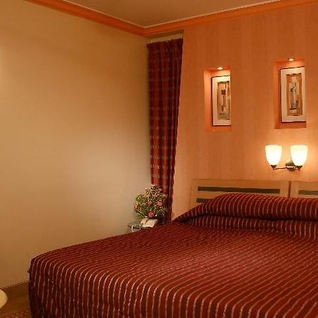 Celebrity Boutique Hotel Hyderabad Room photo